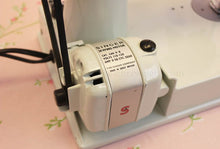 Load image into Gallery viewer, Singer Featherweight 221 Sewing Machine, WHITE EV982***