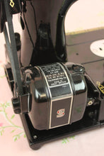 Load image into Gallery viewer, Singer Featherweight 222K Sewing Machine EL683***