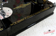 Load image into Gallery viewer, Singer Featherweight 221K Sewing Machine EL539***