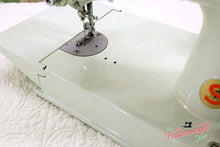 Load image into Gallery viewer, Singer Featherweight 221K Sewing Machine, WHITE EV993***