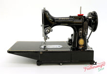 Load image into Gallery viewer, Singer Featherweight 222K Sewing Machine EM6024**