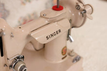 Load image into Gallery viewer, Singer Featherweight 221 Sewing Machine, TAN ES879***