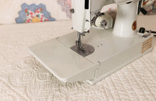Load image into Gallery viewer, Singer Featherweight 221 Sewing Machine, WHITE FA095***
