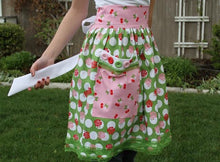 Load image into Gallery viewer, PATTERN BOOKLET, Bee in my Bonnet One Yard Apron Pattern by Lori Holt