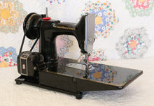 Load image into Gallery viewer, Singer Featherweight 222K Sewing Machine EK324***