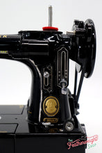 Load image into Gallery viewer, Singer Featherweight 222K Sewing Machine EL181***