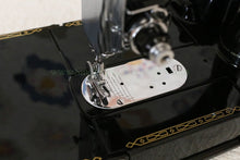Load image into Gallery viewer, Singer Featherweight 222K Sewing Machine EM9584**
