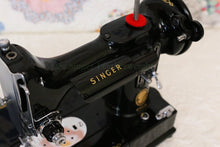 Load image into Gallery viewer, Singer Featherweight 222K Sewing Machine EM9584**