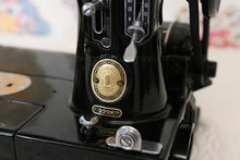 Load image into Gallery viewer, Singer Featherweight 222K Sewing Machine EM9584**