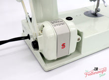 Load image into Gallery viewer, Singer Featherweight 221K Sewing Machine, WHITE EV958***