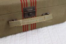 Load image into Gallery viewer, Singer Fashion Aids Attachments Case (Vintage Original)