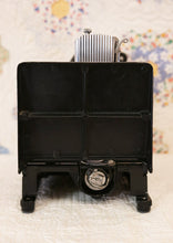 Load image into Gallery viewer, Singer Featherweight 222K Sewing Machine EN134***