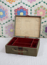 Load image into Gallery viewer, Singer Fashion Aids Attachments Case (Vintage Original)