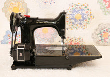 Load image into Gallery viewer, Singer Featherweight 222K Sewing Machine EN134***