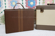 Load image into Gallery viewer, Singer Fashion Aids Attachments Case (Vintage Original)
