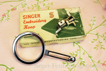 Load image into Gallery viewer, Singer Featherweight 222K Sewing Machine
