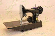 Load image into Gallery viewer, Singer Featherweight 222K Sewing Machine