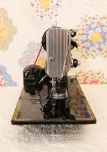 Load image into Gallery viewer, Singer Featherweight 222K Sewing Machine EP541***