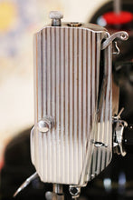 Load image into Gallery viewer, Singer Featherweight 222K Sewing Machine EP541***