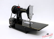 Load image into Gallery viewer, Singer Featherweight 222K Sewing Machine EL185***