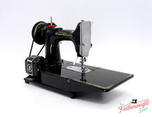 Load image into Gallery viewer, Singer Featherweight 222K Sewing Machine EK3213**