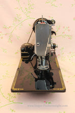 Load image into Gallery viewer, Singer Featherweight 222K Sewing Machine EK633***
