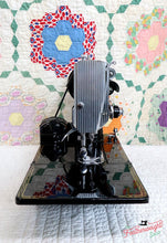 Load image into Gallery viewer, Singer Featherweight 222K Sewing Machine EN135***
