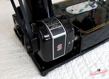 Load image into Gallery viewer, Singer Featherweight 222K Sewing Machine EN135***