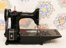 Load image into Gallery viewer, Singer Featherweight 222K Sewing Machine EM9581**