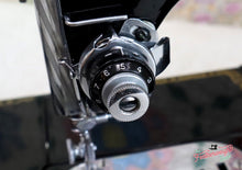Load image into Gallery viewer, Singer Featherweight 222K Sewing Machine EN135***