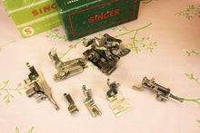 Load image into Gallery viewer, Singer Featherweight 222K Sewing Machine EK633***