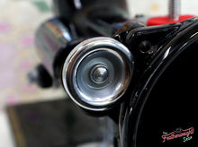 Load image into Gallery viewer, Singer Featherweight 222K Sewing Machine EN135***