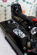 Load image into Gallery viewer, Singer Featherweight 222K Sewing Machine EN135***