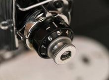 Load image into Gallery viewer, Singer Featherweight 222K Sewing Machine EM9581**