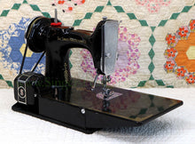 Load image into Gallery viewer, Singer Featherweight 221 Sewing machine, 1934 AD783***