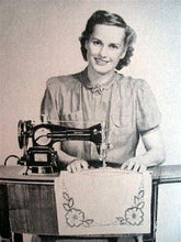 Load image into Gallery viewer, Singer Featherweight 222K Embroidery & Darning Foot (Vintage Original)