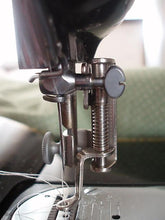 Load image into Gallery viewer, Singer Featherweight 222K Embroidery & Darning Foot (Vintage Original)
