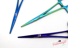 Load image into Gallery viewer, Thread-O-Stat, Featherweight Thread Grabber - IRIDESCENT GREEN