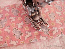 Load image into Gallery viewer, Zigzag Attachment, Swiss Zigzagger &amp; Walking Foot (Vintage Original)
