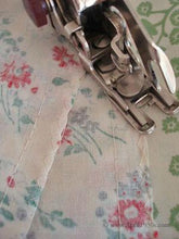 Load image into Gallery viewer, Zigzag Attachment, Swiss Zigzagger &amp; Walking Foot (Vintage Original)
