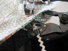 Load image into Gallery viewer, Underbraider and Quilt Guide Attachment Set, Singer (Vintage Original)

