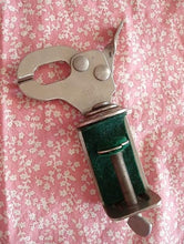 Load image into Gallery viewer, Gripper, Singer (Vintage)
