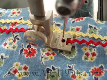Load image into Gallery viewer, Braiding Presser Foot, Singer (Vintage Original)
