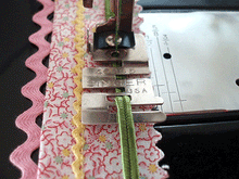 Load image into Gallery viewer, Edge Stitcher, Singer (Vintage Original)
