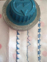 Load image into Gallery viewer, Stitch Patterns, Singer Automatic Zigzagger (Vintage Original)
