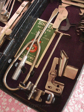 Load image into Gallery viewer, Attachments Set, Black Singer Tin Box (Vintage Original)
