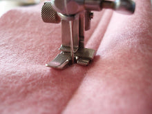Load image into Gallery viewer, Gauge Presser Foot Attachment Set, Singer (Vintage Original) - SLANT SHANK
