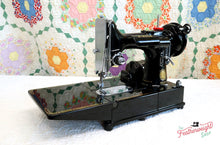 Load image into Gallery viewer, Singer Featherweight 222K Sewing Machine EK6285** ORIGINAL CARDBOARD BOX Included
