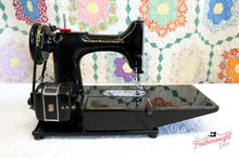 Load image into Gallery viewer, Singer Featherweight 222K Sewing Machine EK6285** ORIGINAL CARDBOARD BOX Included
