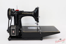 Load image into Gallery viewer, Singer Featherweight 222K Sewing Machine EK3247**
